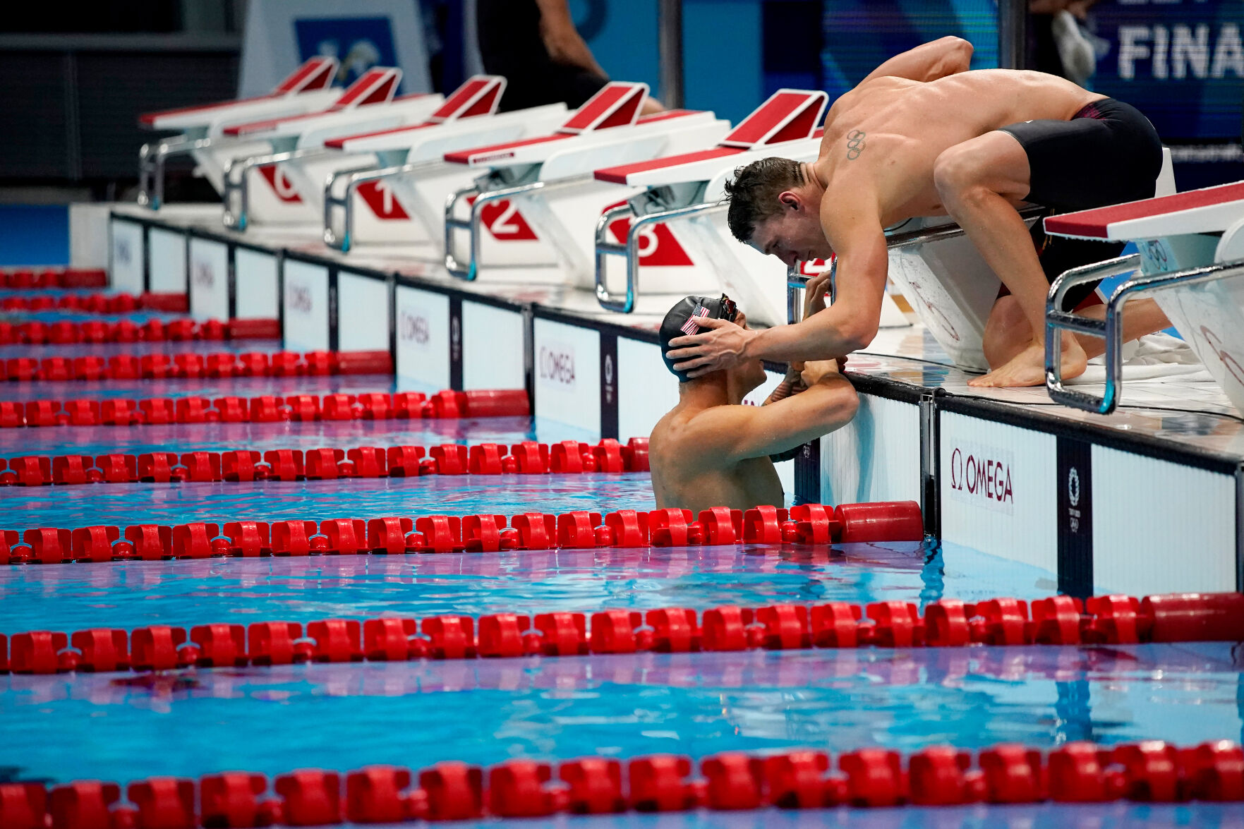 Caeleb Dressel talks with Ryan Murphy